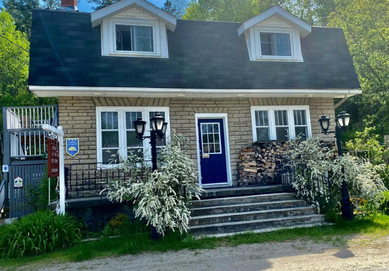Auberge De Mon Petit Chum B&B Wakefield Exterior photo