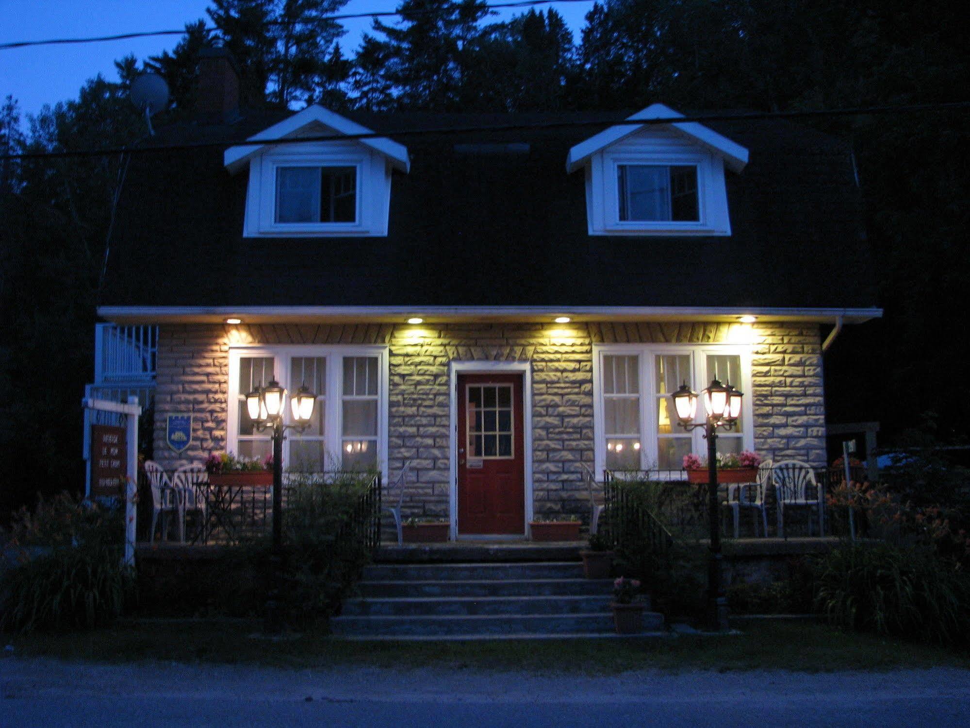 Auberge De Mon Petit Chum B&B Wakefield Exterior photo